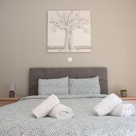 Newly Renovated Flat 500M From Subway Station Apartment Athena Bagian luar foto