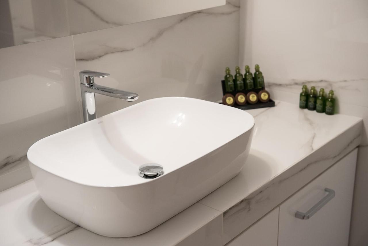 Newly Renovated Flat 500M From Subway Station Apartment Athena Bagian luar foto