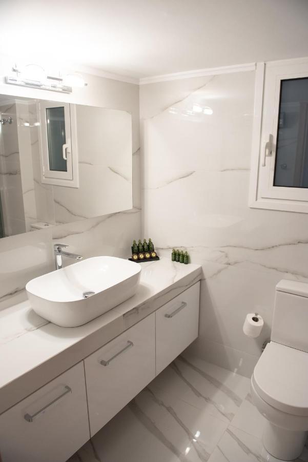 Newly Renovated Flat 500M From Subway Station Apartment Athena Bagian luar foto
