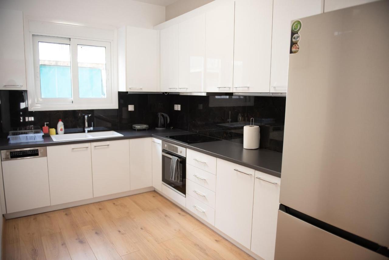 Newly Renovated Flat 500M From Subway Station Apartment Athena Bagian luar foto