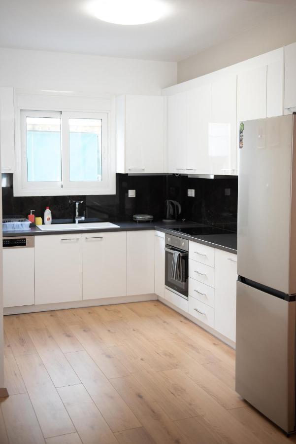 Newly Renovated Flat 500M From Subway Station Apartment Athena Bagian luar foto
